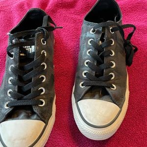 Converse women’s (8 1/2) sneakers